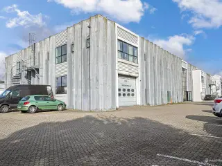 Kontor og lager m. elevator