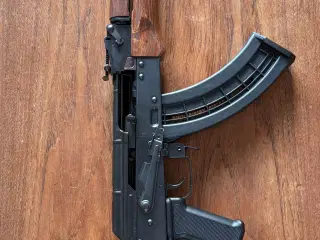 Halvautomat salonriffel AKM/AK47 pioneer arms