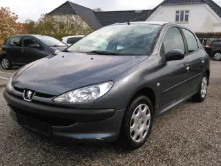 Peugeot 206 1,4 HDI. Nysynet med plader
