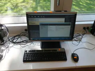 HP 23" skærm LA2205 (PC medfølger ikke)