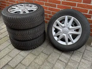 Vinterhjul på stålfælge og med hjulkapsler 