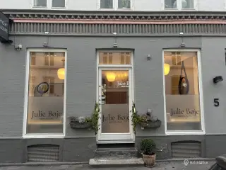 Fantastik Butik til Leje. I sød gade i mellem Vesterbrogade og Gammel kongevej
