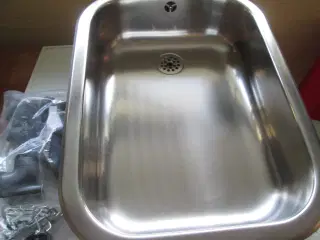 Ny Juvel Stålvask & Unigum Sanitetskit