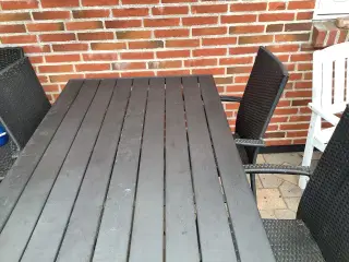 Have møbler i sort komposit 
