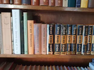 Politikens årbog: Hvem Hvad Hvor 1944-1996