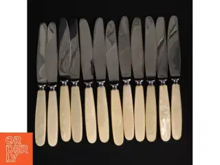 Bestikknive med perlemorshåndtag (str. 22 cm)
