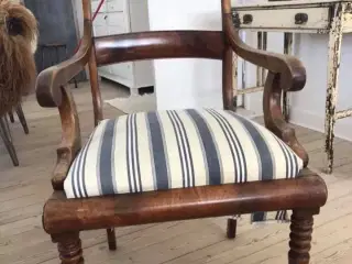 Gammel velholdt stol