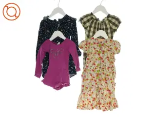 3 kjoler og en buksedragt (Str. 98)