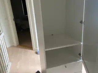 Klædeskab 