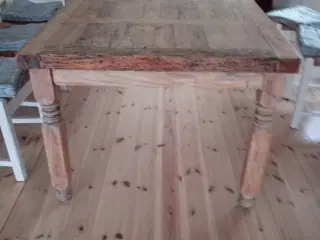 Rustikt spisebord 