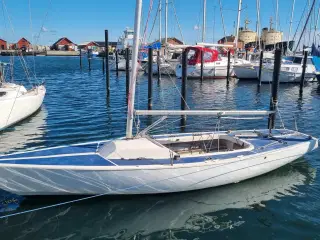 Yngling sejlbåd med trailer