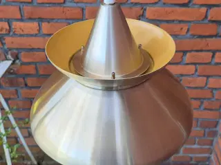 Messingpendel med karrygul kontrastfarve