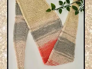 Hjemmestrikket tørklæde