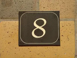 Husskilt husnummer 8