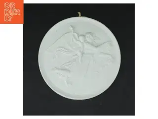 Porcelænsplatte med relief fra Royal Copenhagen (str. Ø. 16 cm)