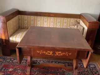 Antik sofa og bord