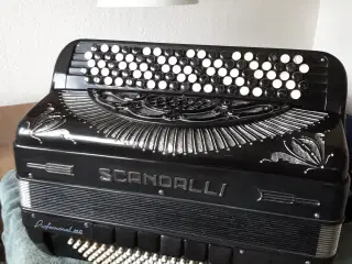 Sælges : Italiensk professional 5.rk. knapharm.