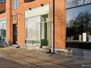 Få din drømmebutik lige overfor Fælledparken