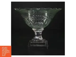 Glasopsats med dekoration (str. H. 18 cm. 22 cm)