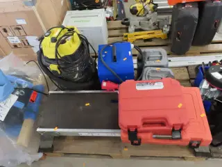 Palle med Diverse værktøj samt LED lysstrip