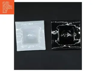 To firkantede glas skåle (str. 10x10 cm)