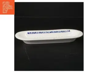 Aflangt porcelænsfad med blå dekor (str. 22x10x2 cm)