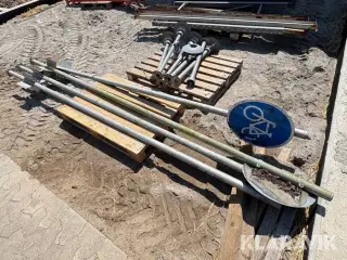 Skilteholdere og lamper