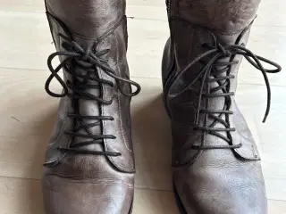 Støvler str 38 Shoe Biz . Brugt 1 gang