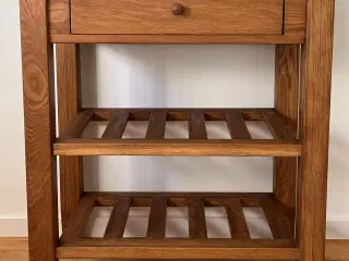 Entremøbel i massiv eg