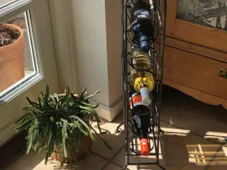 Fed vinreol i smedejern