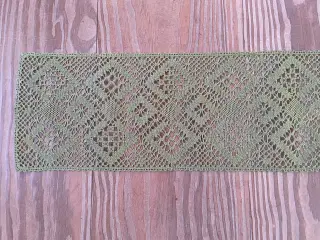 Bordløber eller festremse kniplet