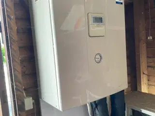 LUFT TIL VAND VARMEPUMPE og Vand Varmer