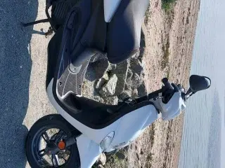 Yamaha neos 2017