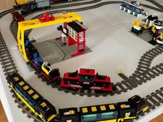 Stor Lego system pakke med tog, vogne, skinner+sæt