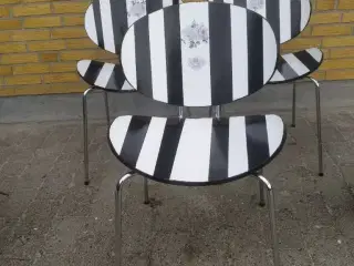 3 fine zebrastribede stabelstole