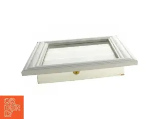 Dekorativ ramme med miniature vaskeri (str. 25,5x20 cm)