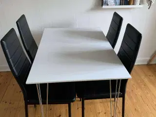 Spisebord og stole 