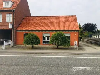 Dejligt byhus, der kun sælges sammen med Hovedgaden 34, 4261 Dalmose, der ligesom denne pt er en udlejet.