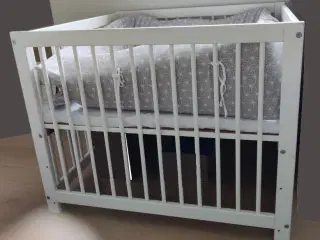 Hoppekids kravlegård/seng 90x85