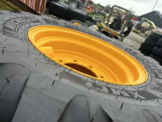 - - - Michelin 400/70R20