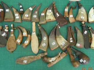 Antikke krudthorn sælges billigt nu!