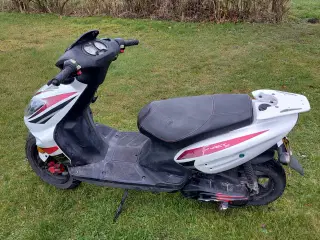 Keeway f-ACT 50 scooter 