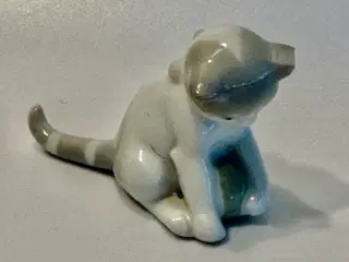 Miniature ældre figurer og konkylie sælges