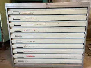 Stål reol til værksted