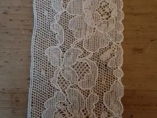 54 m blonde. 30 kr pr. m.