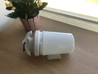 Gl. lampe, porcelænsfatning, glas skærm og ophæng