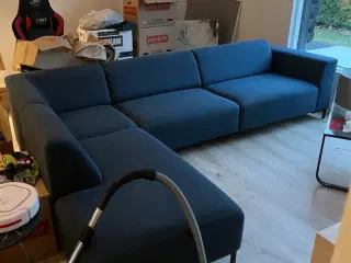 Flot blå chaiselong stof sofa