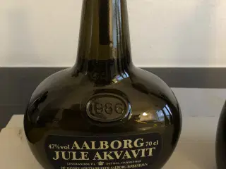 Gamle Juleakvavit flasker