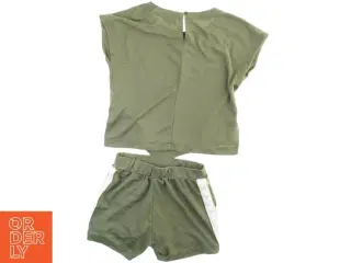 Jumpsuit fra Pomp de Lux (str. 134)