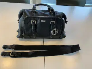 Velholdt Hugo boss taske i sort læder